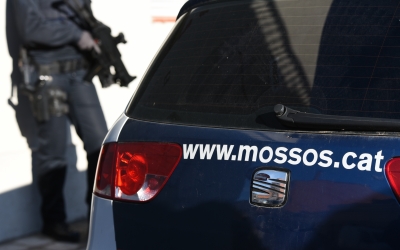 Detingudes dues persones per robar un supermercat al barri de Gràcia | Roger Benet